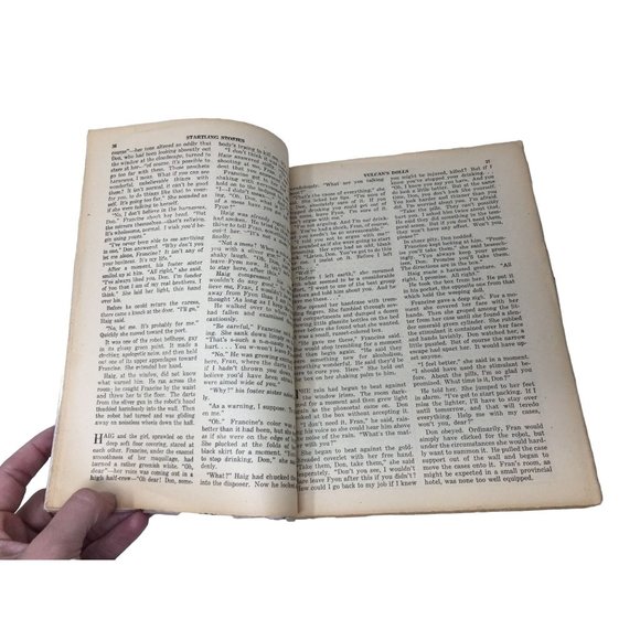 Vintage Magazine Startling Stories Featuring Vulcan's Dolls They control Human D - Picture 7 of 12